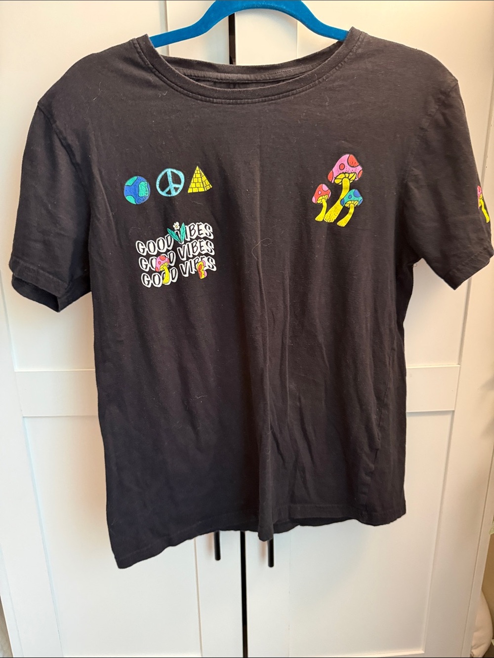 Good Vibes Black Graphic T‑Shirt with Colorful Mushroom & Icons